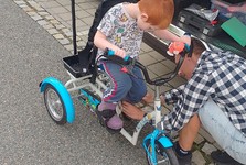 Opravdové Vánoce. Pětiletý Jeník z Vysočiny má rehabilitační tříkolku, která mu může pomoci s rozvojem Opravdové Vánoce. Pětiletý Jeník z Vysočiny má rehabilitační tříkolku, která mu může pomoci s rozvojem