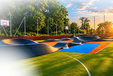 Nový pumptrack v Jaroměřicích nabízí zábavu pro děti i mládež Nový pumptrack v Jaroměřicích nabízí zábavu pro děti i mládež